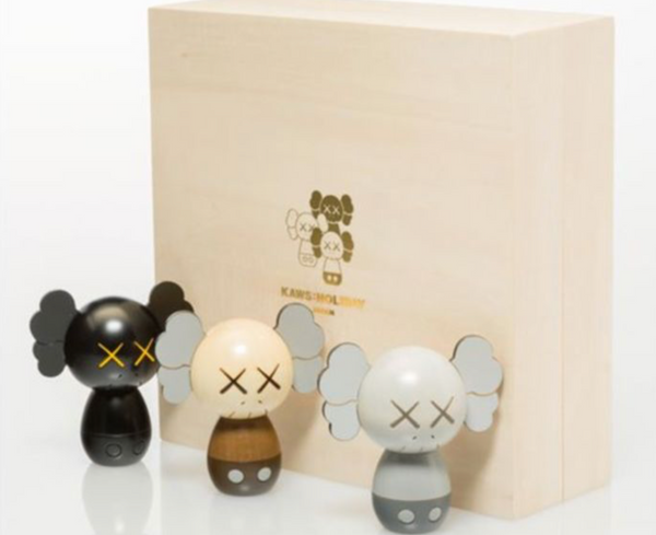 KAWS HOLIDAY JAPAN kokeshi 限定商品 KAWS HOLIDAY JAPAN Kokeshi Doll Set Limited 1000 Usaburo